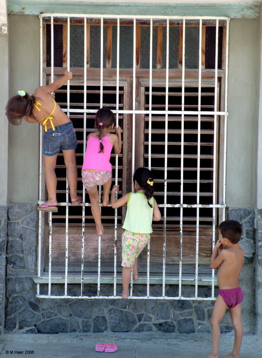 kids playing, cubaLg