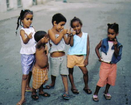 1907798-kids-Cuba